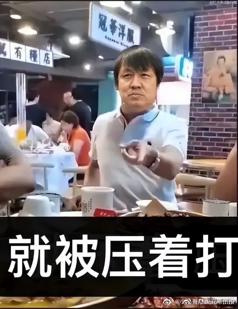 这是一部极其超卓的关于人与天然的片子。1902年和1907年，沙俄军官阿尔谢尼耶夫两次带领勘察队到乌苏里地域探险，都巧遇赫哲族老猎手德尔苏·乌扎拉。德尔苏.乌扎拉为勘察队充任领导，并拯救了阿尔谢尼耶夫的生命，与之成立了深挚的交谊。德苏对年夜天然相当领会与尊敬，藉由他的示范 与看法，让人们领会年夜天然的伟年夜与残暴，人是可以与年夜天然和平相处，但当年夜天然被粉碎时，人们将是第一个遭殃。德苏是一个神枪手，但后来在一次狩猎时，德苏发现本身的眼睛由于身体朽迈而退化，看不清猎物了，十分懊丧。他随阿尔谢尼耶夫到年夜城市伯力栖身。可是，城市文明德苏却没法习惯，城市和他曩昔赖以保存的处所，那片质朴的天然年夜地是完全分歧的。猎人分开枪，分开了他所熟习的情况，恍如鱼儿分开了水。“城里没法打猎，不打猎就没有貂”“我俄然驰念空气。”他象是被软禁了一般，忽忽不乐。德苏执意回到山里，回到那片密林。可是，猎人没有好的目力，即是最年夜的悲剧。猎人不克不及猎杀，本身便被会猎杀。英勇的德苏固然带着阿尔谢尼耶夫送给他的新猎枪，可是他却死了……